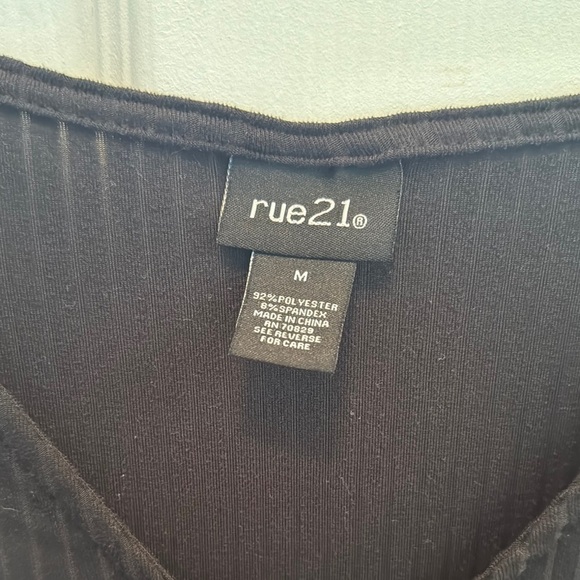 Rue 21 Black Ruched V-Neck Blouse - Picture 3 of 4